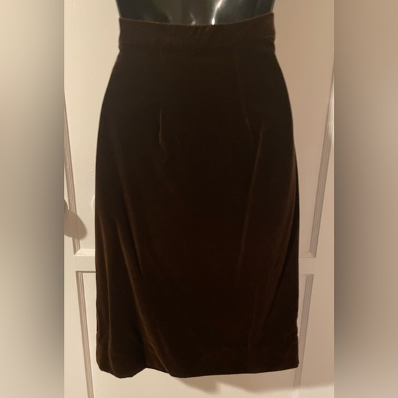 70’s Original Pencil Velvet Midi Skirt! 🤎 - Picture 3 of 4